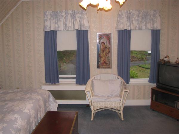 Viewing Image 9