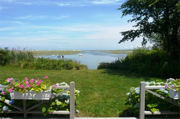 Single Family Home for Sale, ListingId:17366039, location: 12 Harbor St Sandwich 02563
