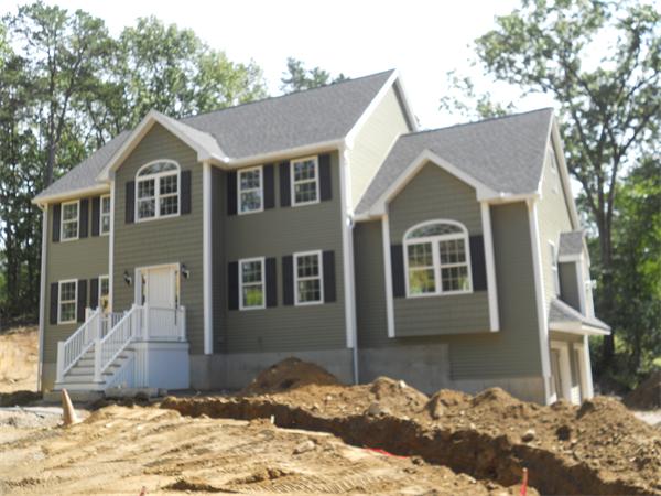 Single Family Home for Sale, ListingId:17485109, location: 4A Cobleigh Drive Tewksbury 01876