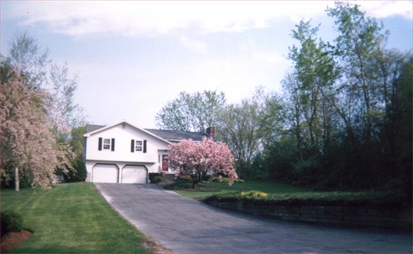 Single Family Home for Sale, ListingId:17906424, location: 1 Meadow Drive Hudson 03051