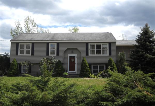 Single Family Home for Sale, ListingId:18964602, location: 15 Folly Brook Terrace Kingston 03848