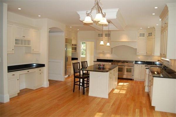 14 Flintlock Rd Lexington, MA 02420