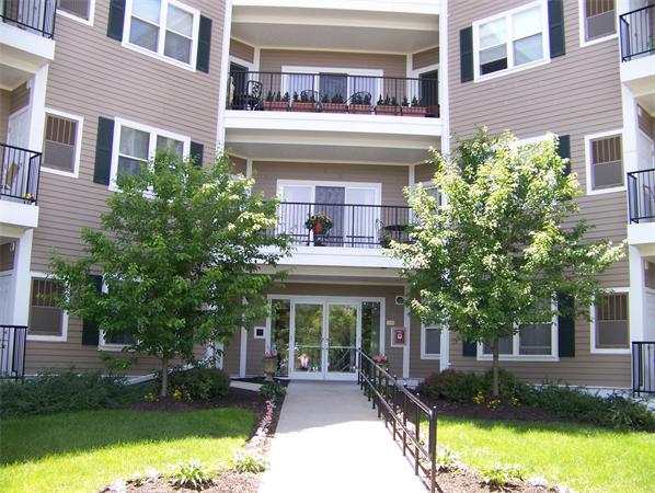 989 East St (102)