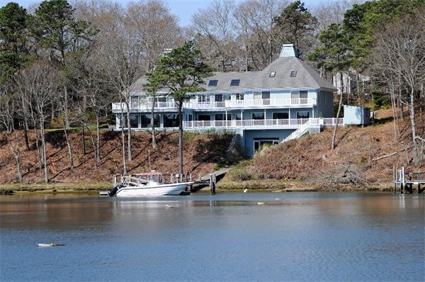 141 Cedar Tree Neck Rd