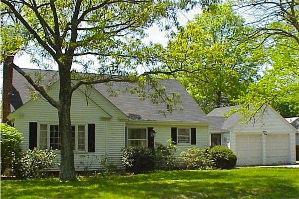 37 Oakland Ave, Seekonk, MA 02771