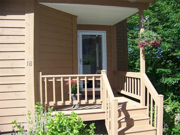 18 West Meadow