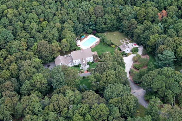 46 Cedar Tree Neck Rd