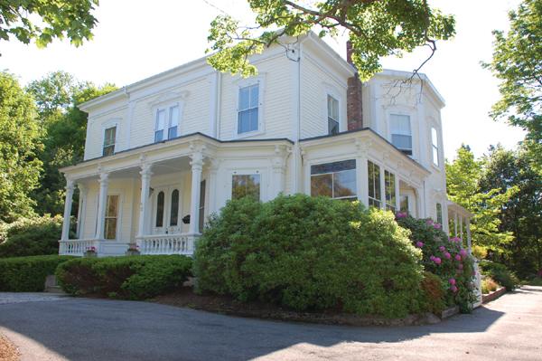 32 Lewis Ave