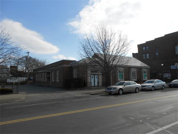1090 Main St