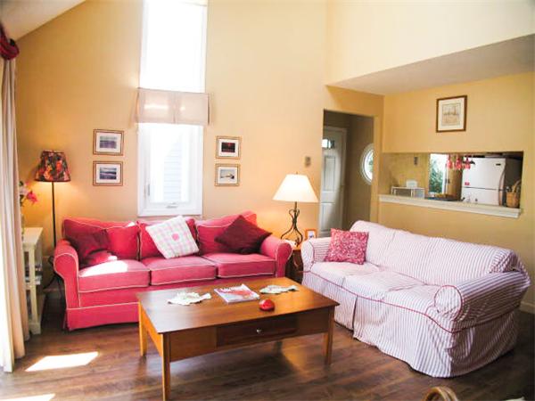 5 Howland Cir