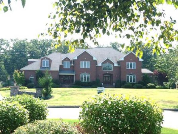 12 BRIDLE WAY