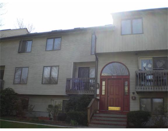 880 Landry