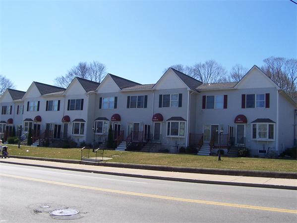 932 N Main St