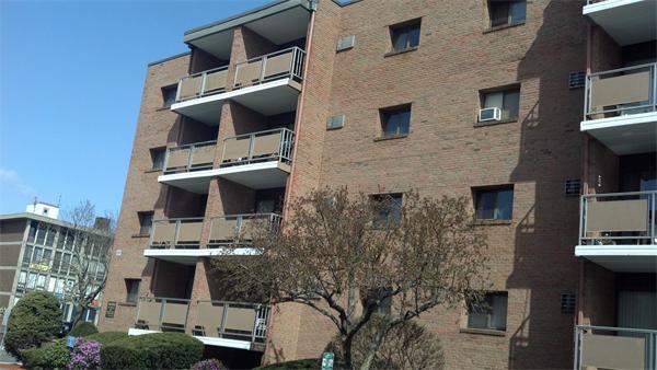 881 Broadway