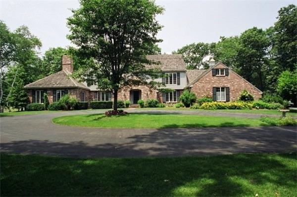 76 Surrey Ln