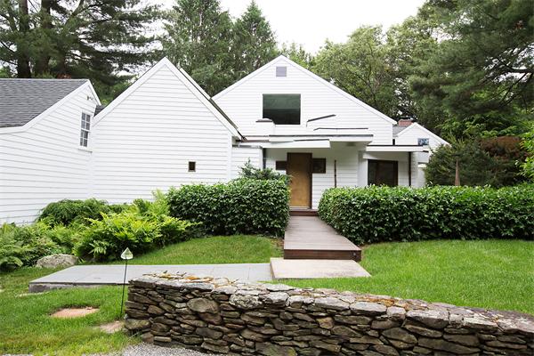 4 Storey Dr