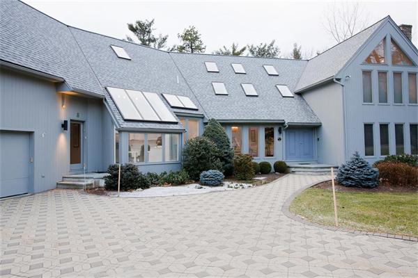 8 Woodstock Drive