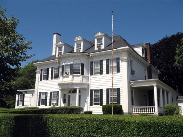 55 Lynn Shore Dr