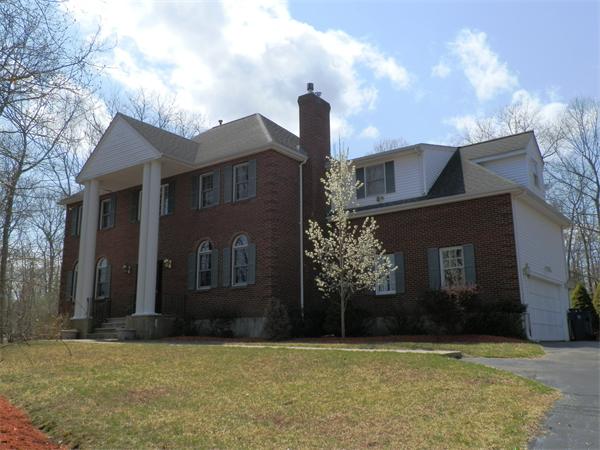 10 Castle Dr