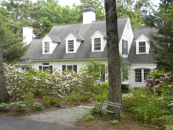 82 Laurelwood Rd