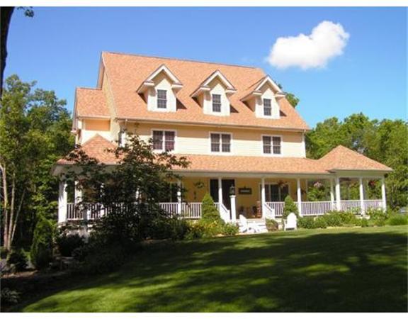 135 Plain St (private cul-de-sac)
