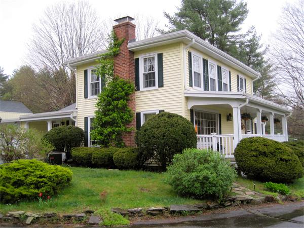64 Mashapaug Rd