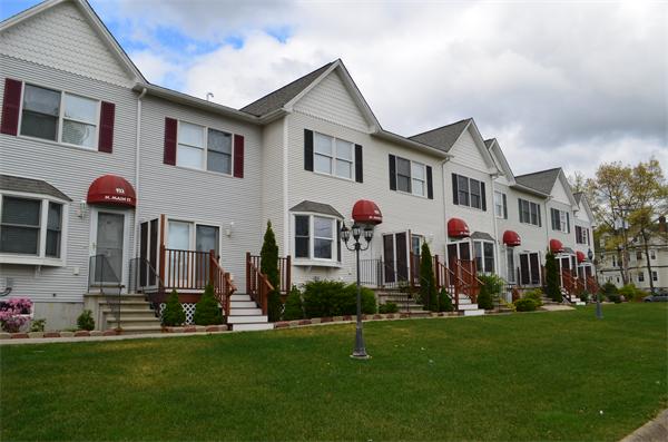 932 N Main St