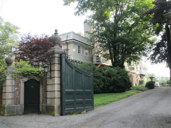11 Thissell St