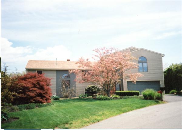 32 HOLIDAY CIRCLE