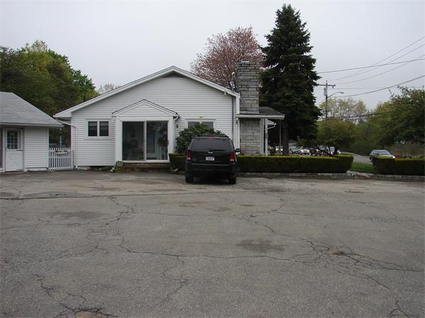 2122 Main St