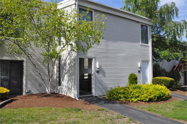 7 Raintree Circle