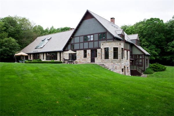 31  Hunting Ln,  Sherborn, MA
