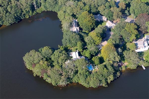 3  Onawa Ln,  Falmouth, MA
