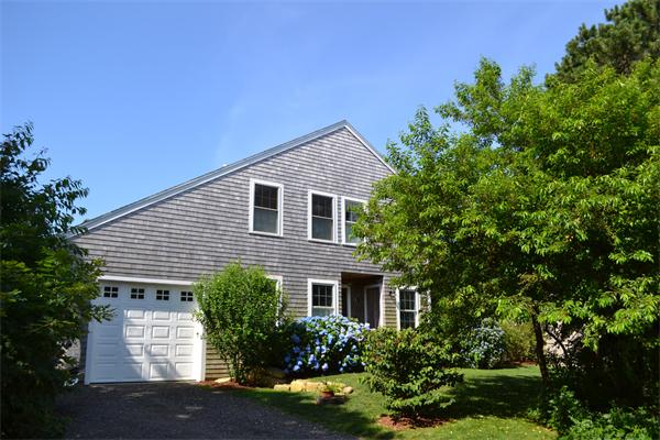 25 Lagoon Rd, Oak Bluffs, MA