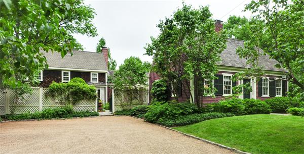 39 S Main St, Sherborn, MA