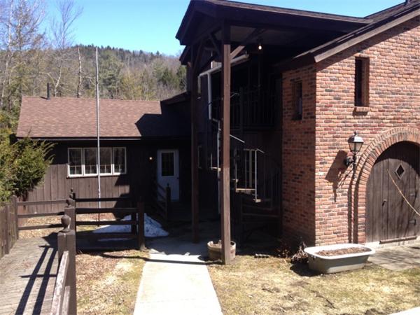 1089  Mohawk Trl,  Shelburne, MA