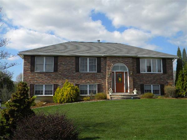 221  Mitchell G Dr,  Tewksbury, MA