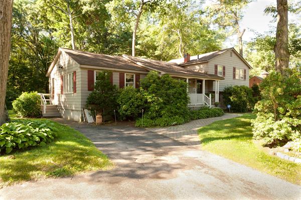 27  Glad Valley Dr,  Billerica, MA