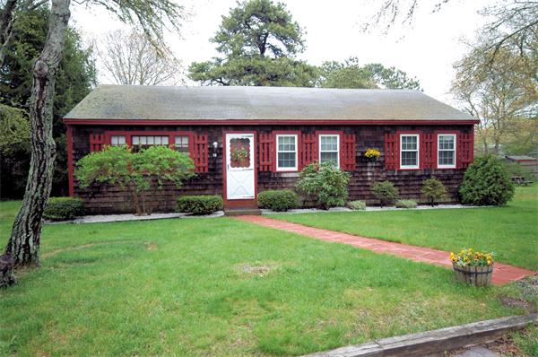 10 Gardiner Ln, Yarmouth, MA