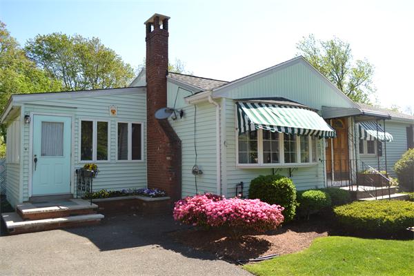 16  Douglas St,  Peabody, MA