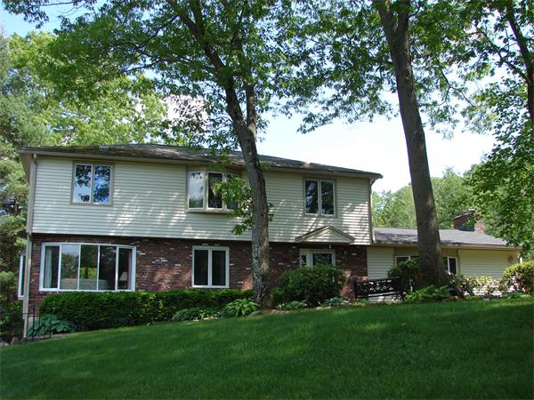 81 Meredith Road, Tewksbury, MA