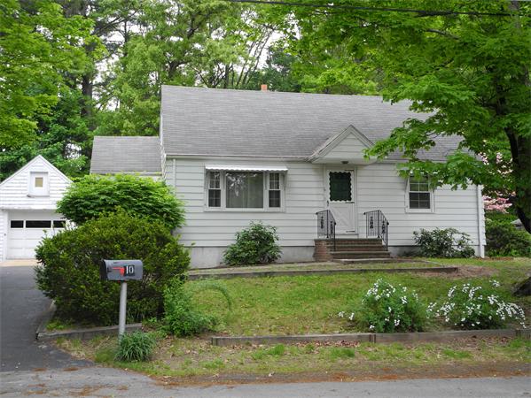 10 Robert Cir, Tewksbury, MA