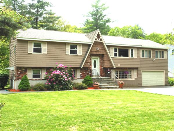 44 Mohawk Dr., Tewksbury, MA