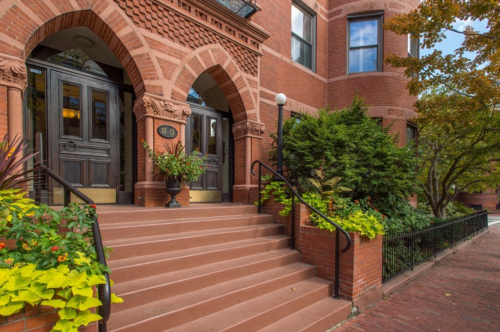 Back Bay Homes for Sale Metro Realty Corp.