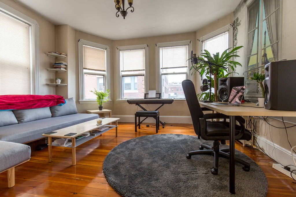 Beacon Hill Homes for Sale Metro Realty Corp.