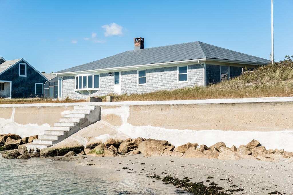 81 Hawes Ave, Barnstable, MA 02601