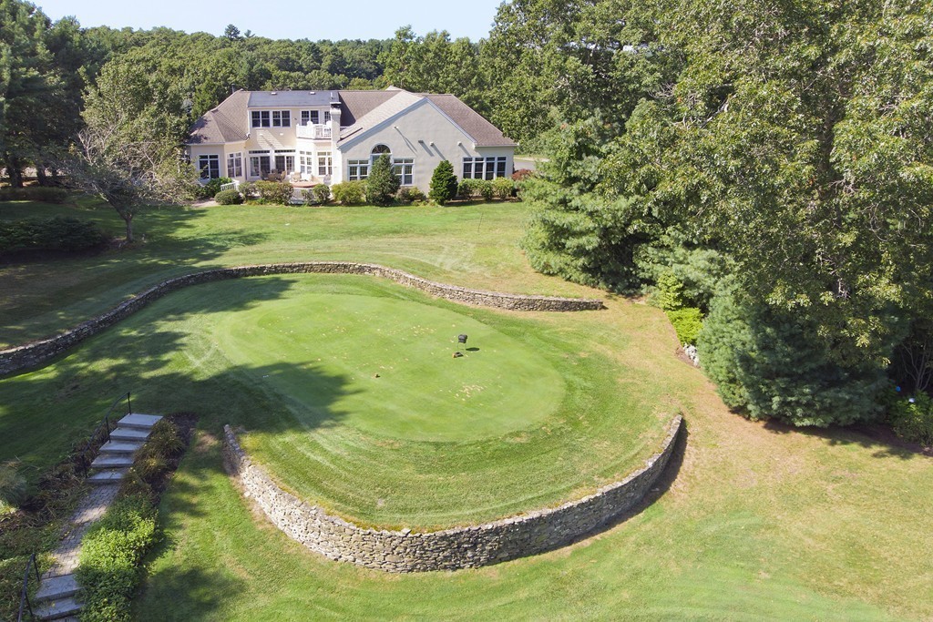 186 Country Club Way, Kingston, Massachusetts