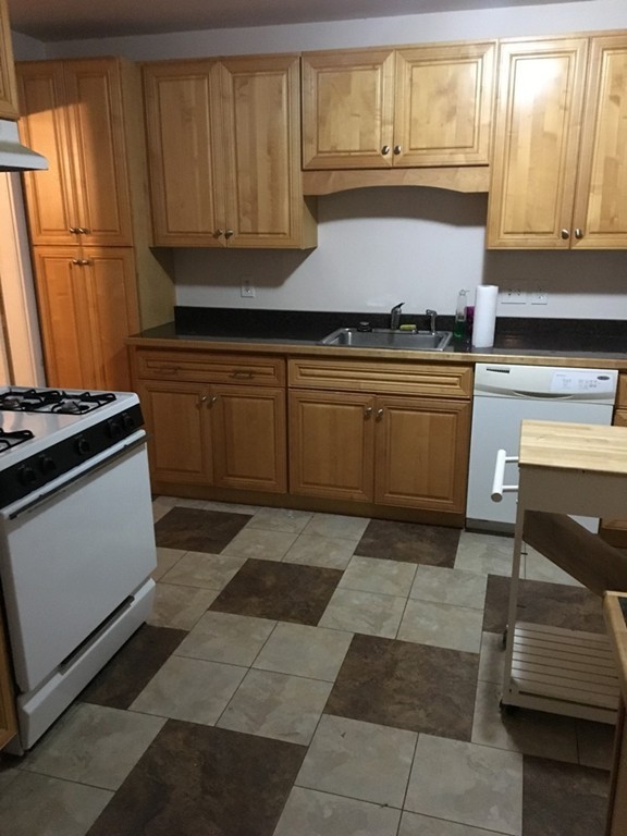 150 Tremont St Malden Ma 02148 2 300 Www Verealtyinc Com