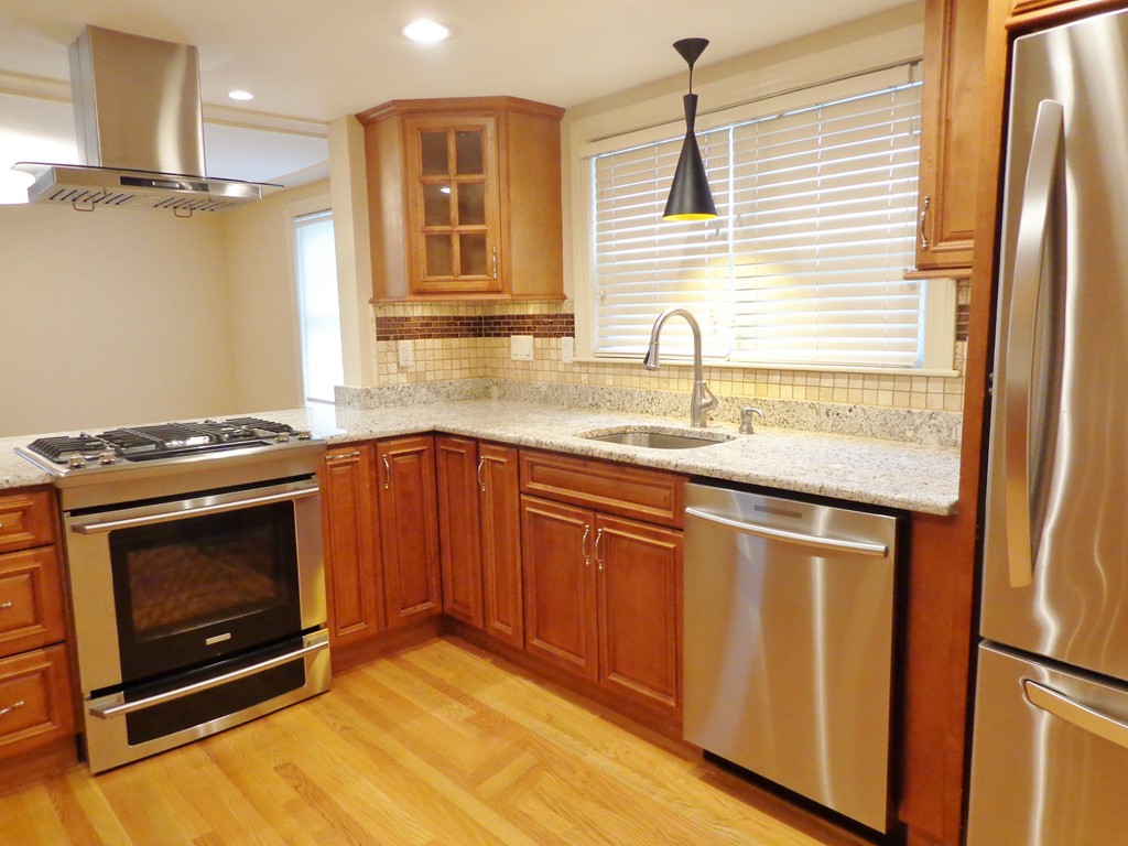 109 Fayette Street Watertown Ma 02472 2 500 Www Verealtyinc Com