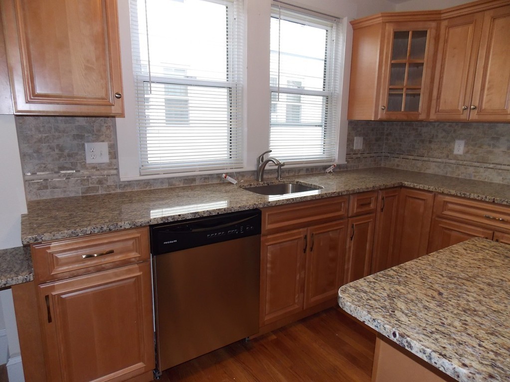 67 Burnham Street Watertown Ma 02472 2 499 Www Verealtyinc Com